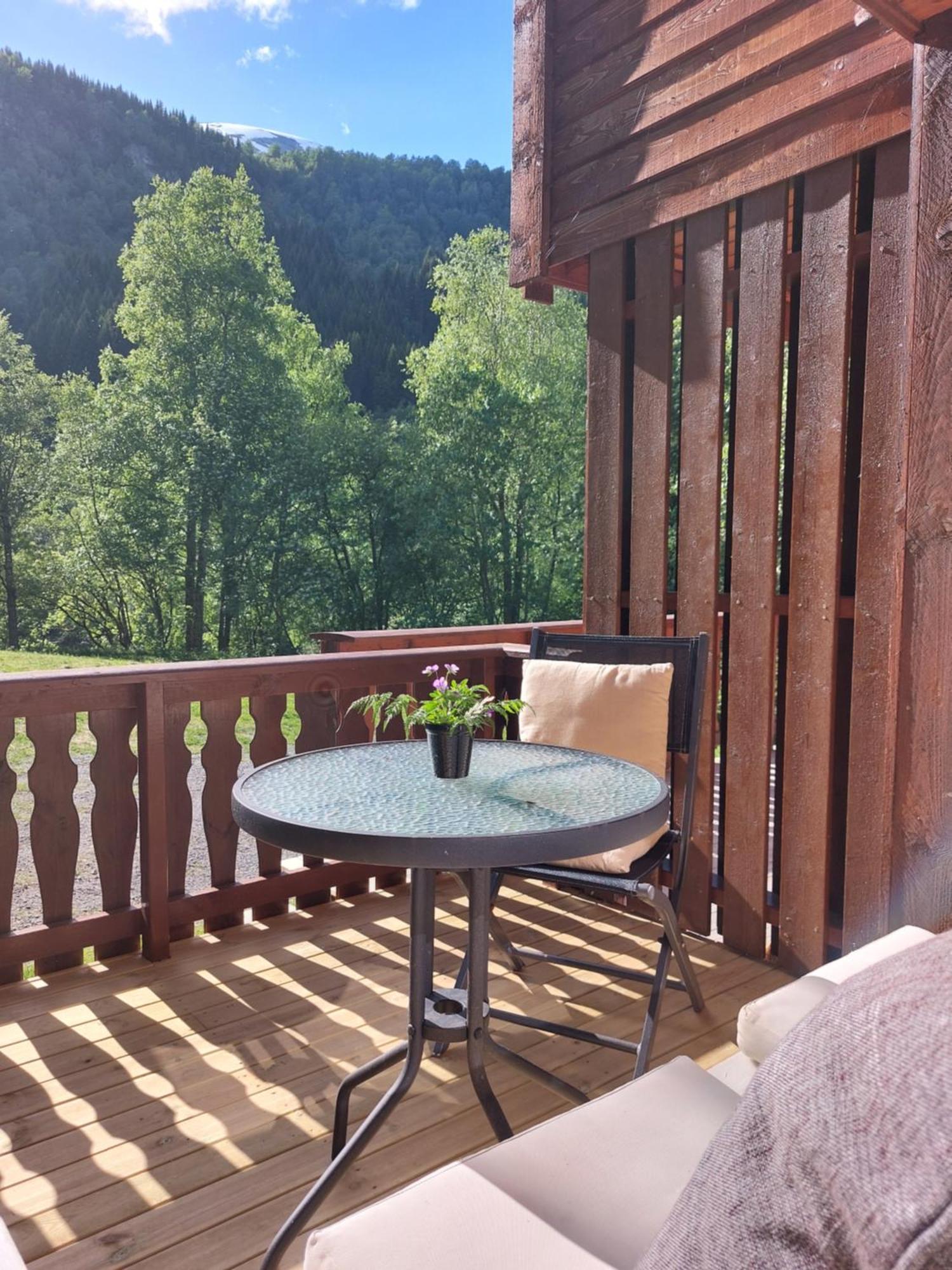 Eidsdal Camping Og Feriehus ภายนอก รูปภาพ
