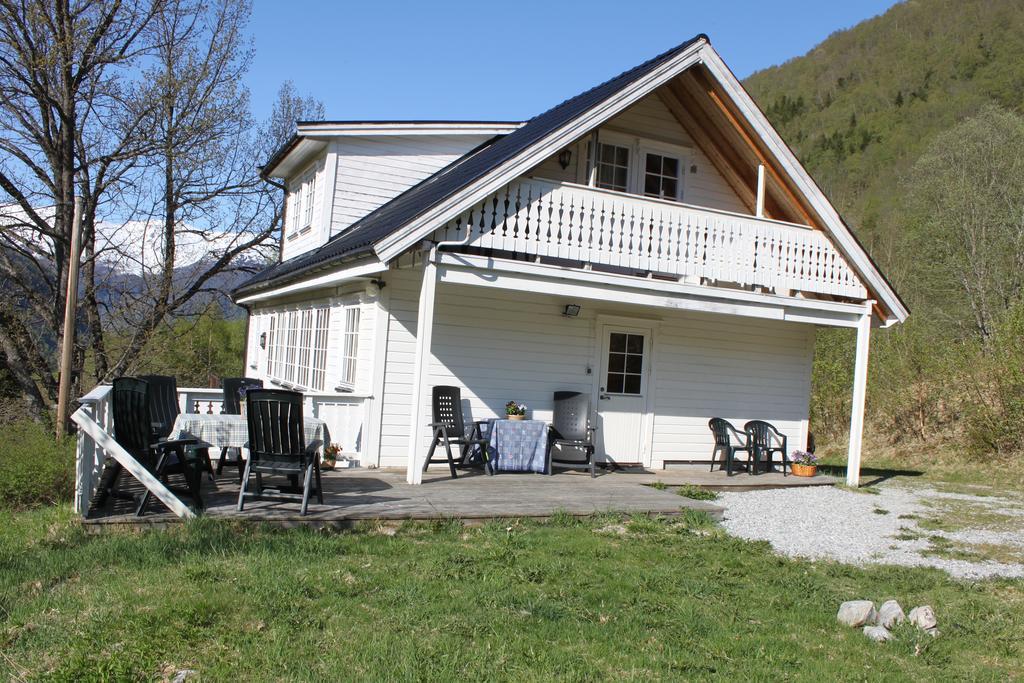 Eidsdal Camping Og Feriehus ภายนอก รูปภาพ