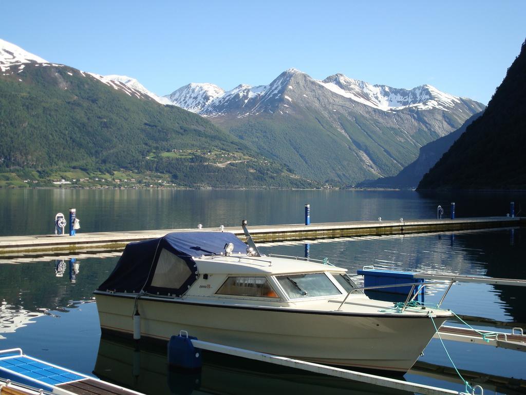 Eidsdal Camping Og Feriehus ภายนอก รูปภาพ