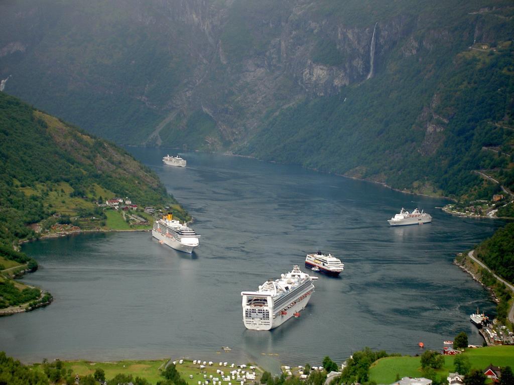 Eidsdal Camping Og Feriehus ภายนอก รูปภาพ